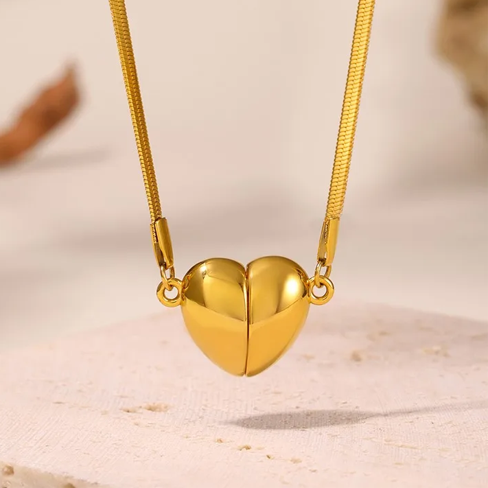 BRINDISI™ Magnet Heart Necklace